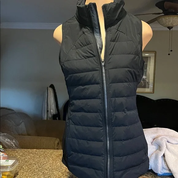 Lululemon vest size 8 - Picture 3 of 4